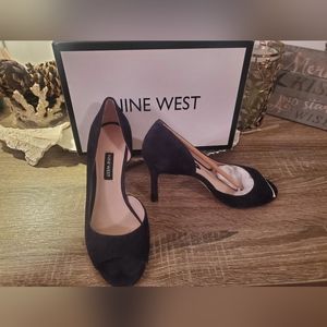 Nine West High Heel 👠 shoes Open Toe pumps Size 7 1/2 Color Black Suede